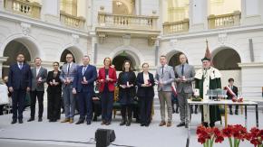 Od lewej: Andrzej Szeptycki, podsekretarz stanu w Ministerstwie Nauki i Szkolnictwa Wyższego, odznaczeni medalami Ken oraz Rektor PW