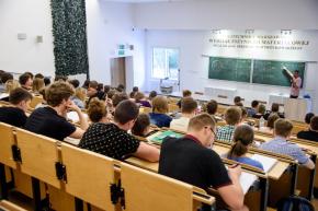 zdjęcie studentów podczas wykładu